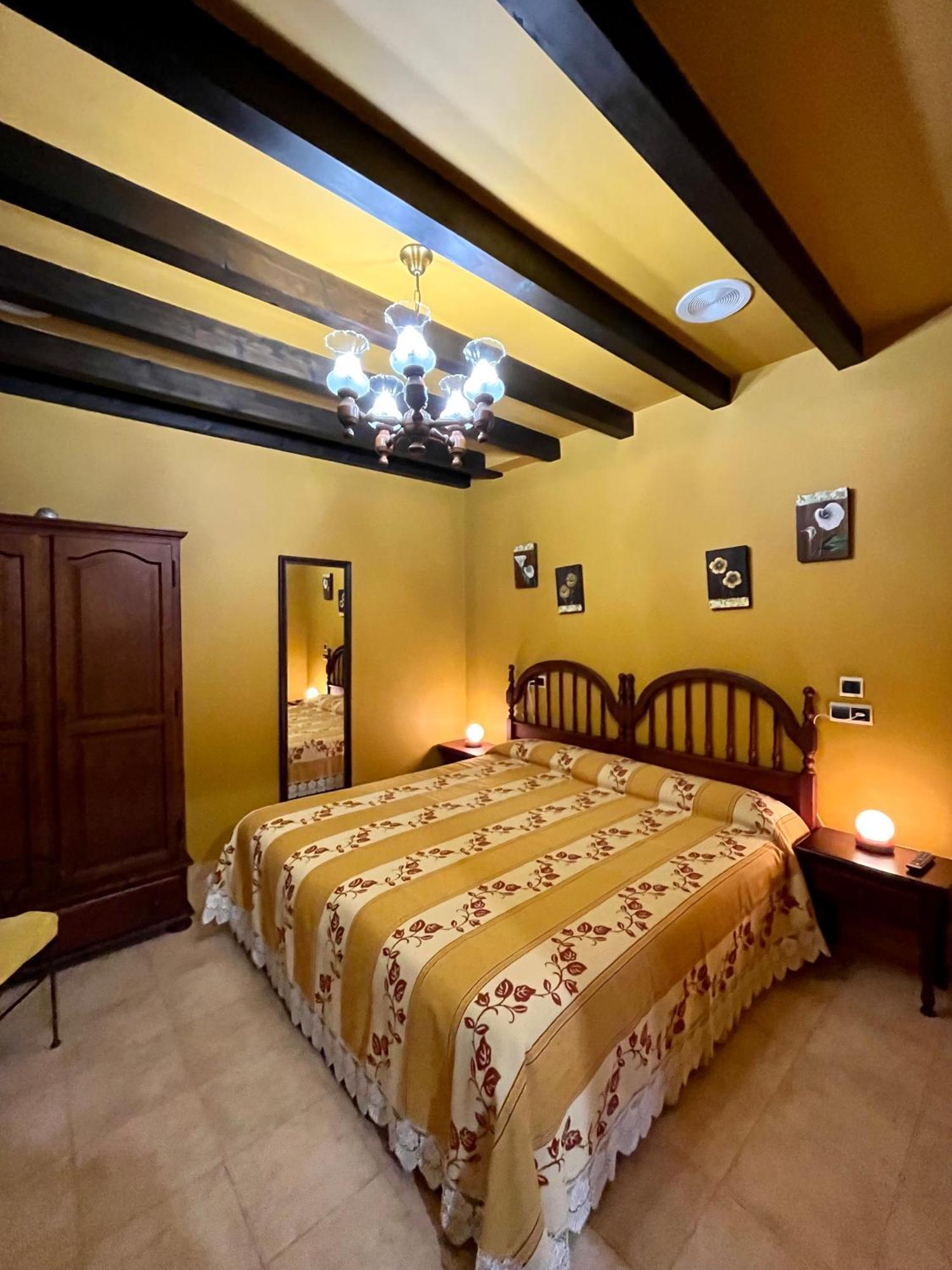 Apartamentos Turisticos Paseo de la Alameda Villaviciosa  Exterior foto